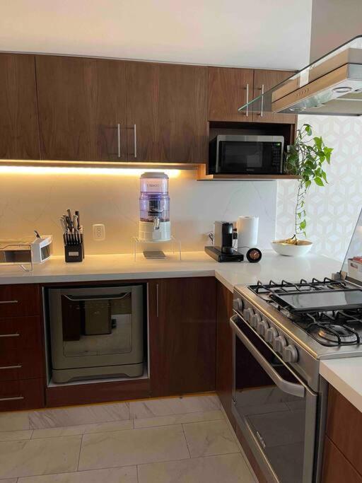 Awesome Views & Great Location Apartment