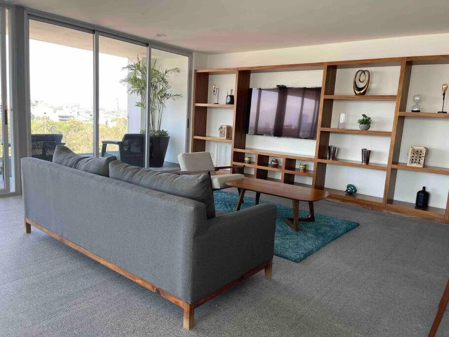 Apartment Awesome Views & Great Location