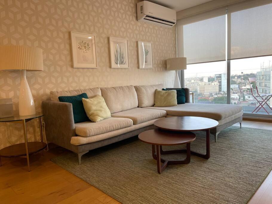 Awesome Views & Great Location Apartment *