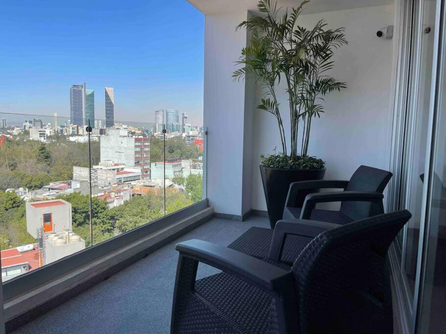 Awesome Views & Great Location Apartment