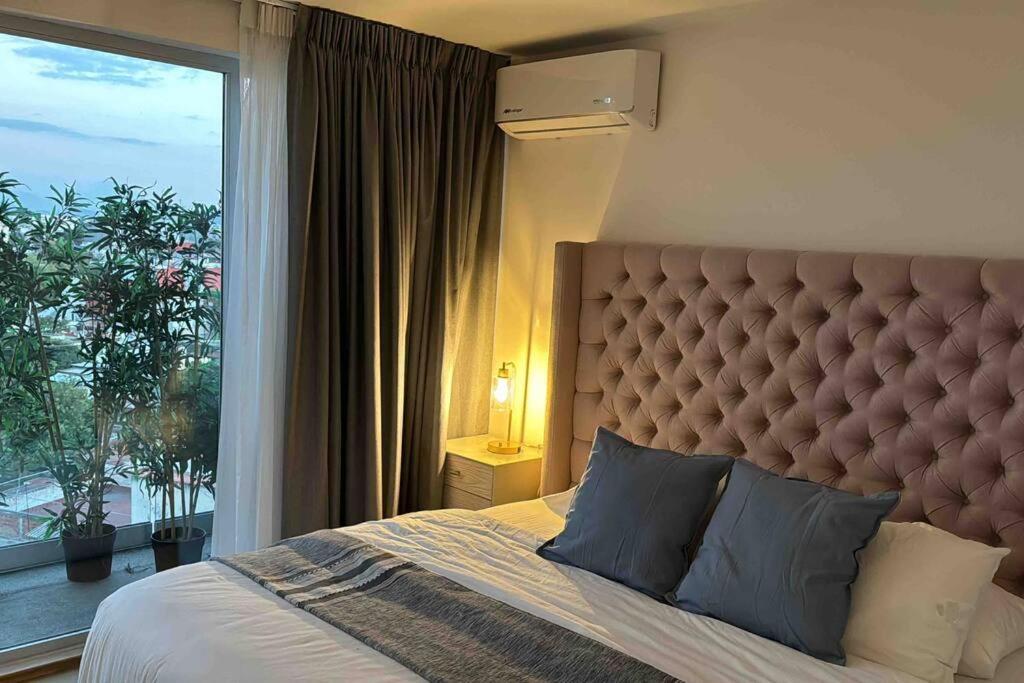 Awesome Views & Great Location Apartment *